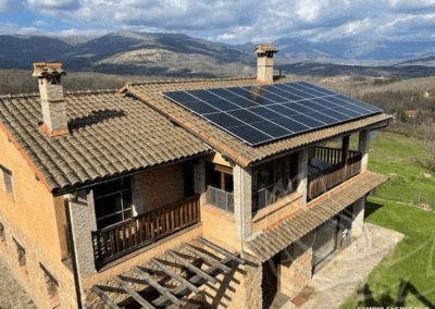 Instalación de paneles solares en vivienda unifamiliar